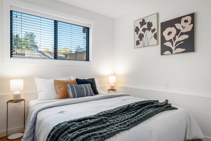 Building Photo - 12729 Evanston Ave N