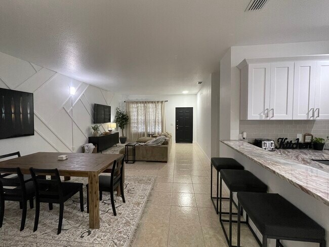 Building Photo - 3111 Sun Lake Ct