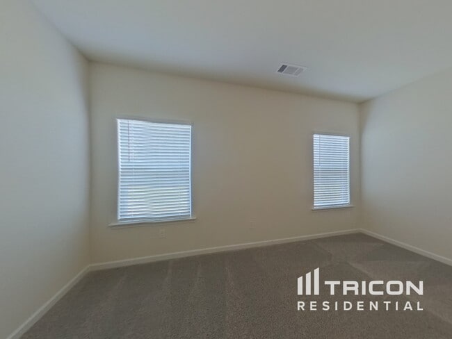 Building Photo - 1017 Claas Wy