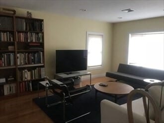 Building Photo - 11 Oak St