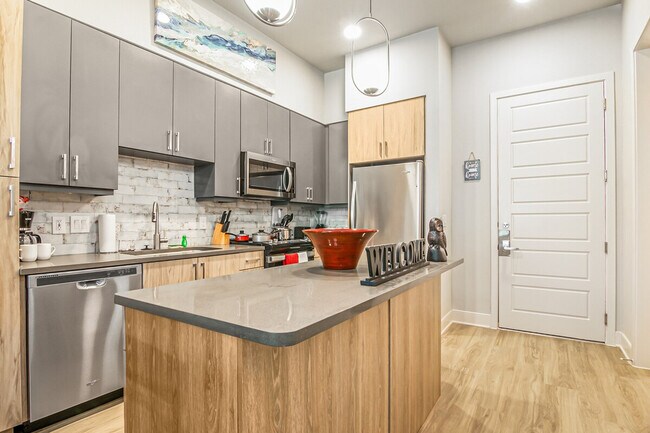 Building Photo - 950 Leeland St