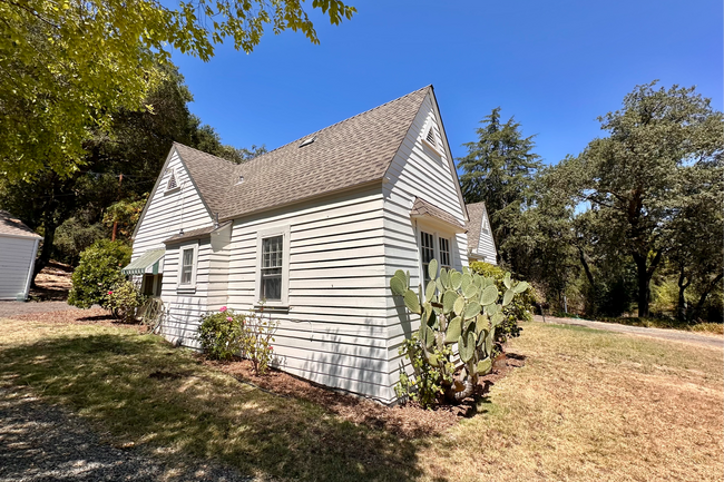 Building Photo - 2499 Madrona Ave