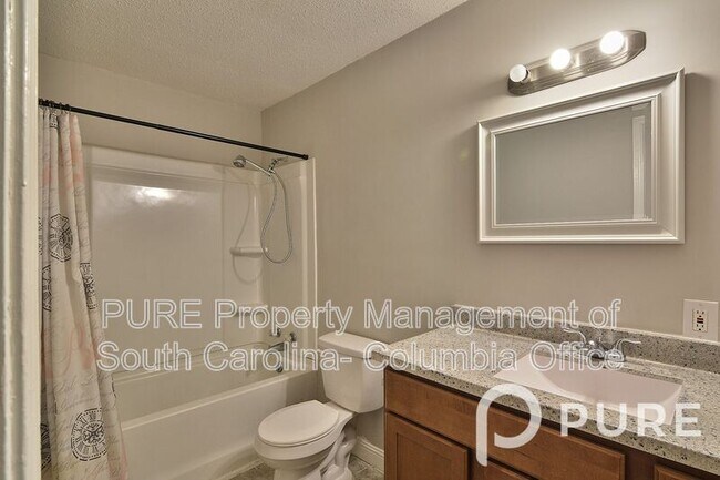 Building Photo - 2915 Chatsworth Rd