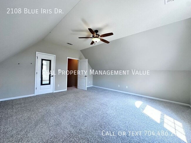 Building Photo - 2108 Blue Iris Dr