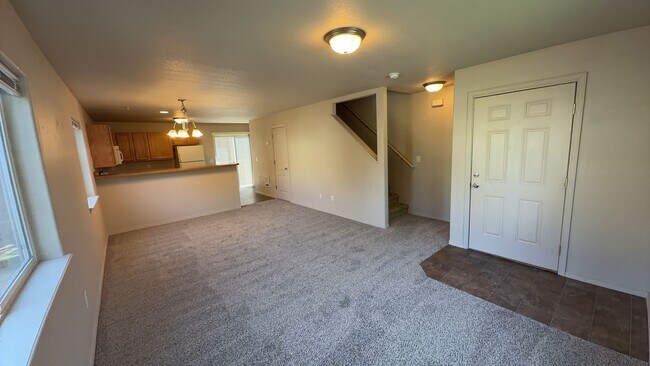 Building Photo - 1398 NE Elk Ct