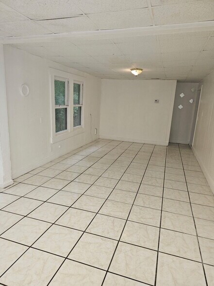 Building Photo - 8410 N Elmer St