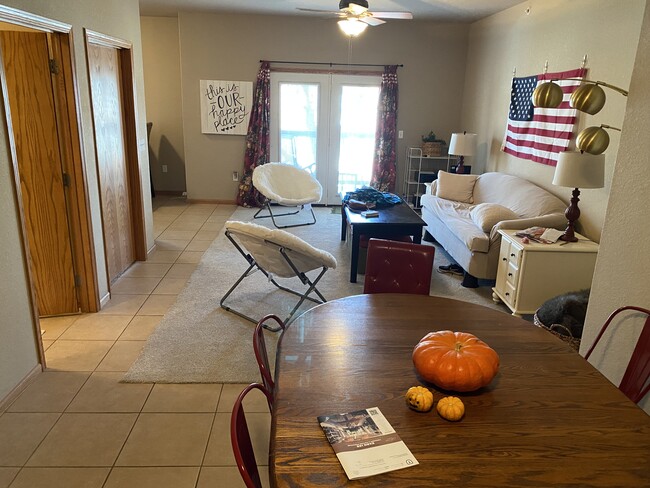 Building Photo - 1209 Bertrand St