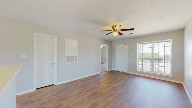 Building Photo - 1507 Hollow Hill Dr