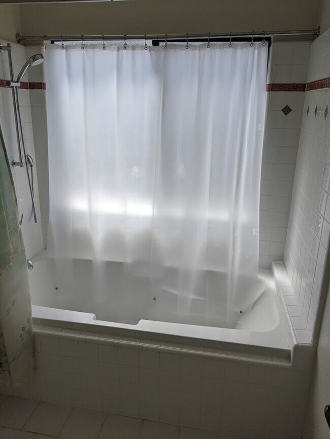 Building Photo - LOS GATOS  - Town House with designer upda...