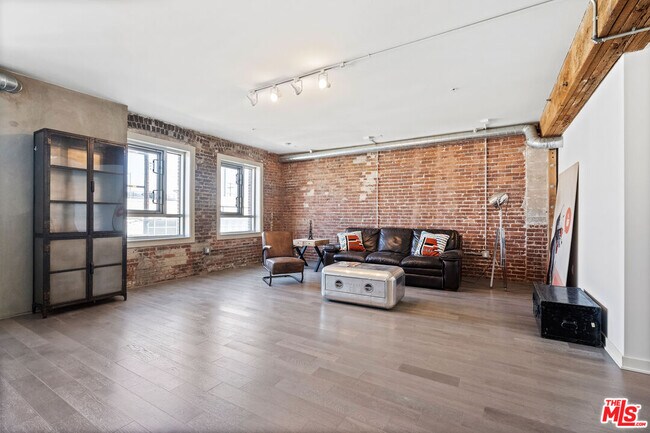 Building Photo - 527 Molino St
