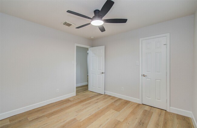 Building Photo - 7026 Hidden Arbor Ln