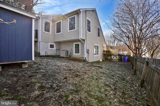 Building Photo - 722 Genessee St