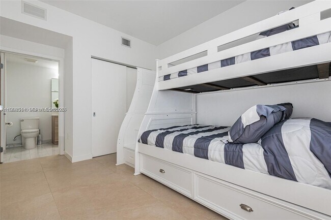 Building Photo - 16385 Biscayne Blvd