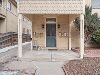 Building Photo - Spacious One Bed in Denver's Most Desirabl...