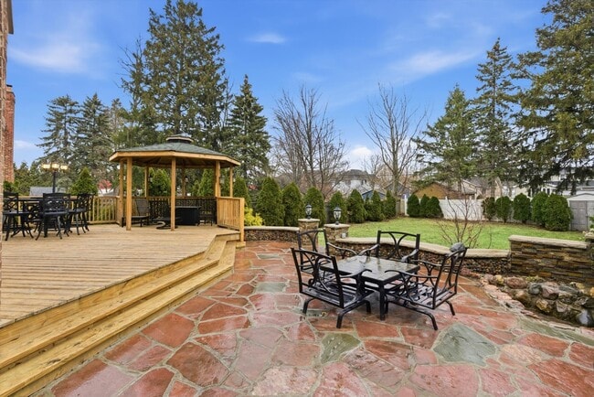 Building Photo - 395 Scott St