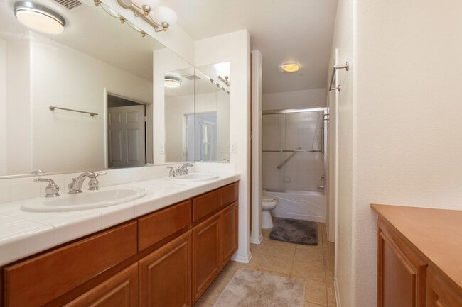 Building Photo - Furnished 2 bedroom with flex office space near Convention Center Downtown!