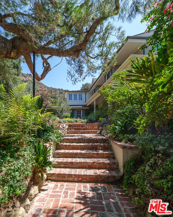 Building Photo - 7972 Mulholland Dr
