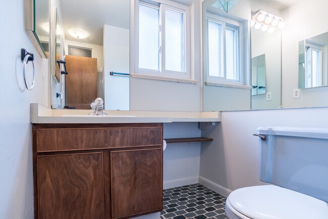 Building Photo - $0 DEPOSIT OPTION! WALNUT HILLS DIVISION, NEW APPLIANCES, GARAGE, FIREPLACE, STORAGE!