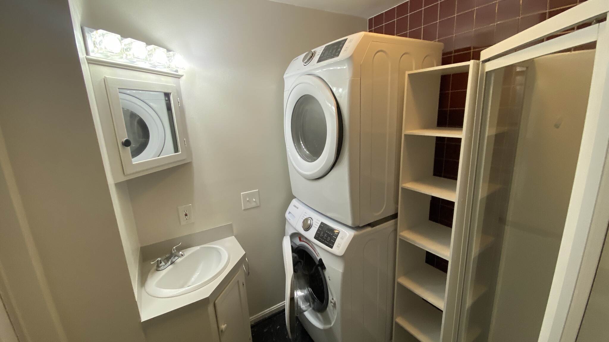 Bath/Laundry Room - 154 Beach St