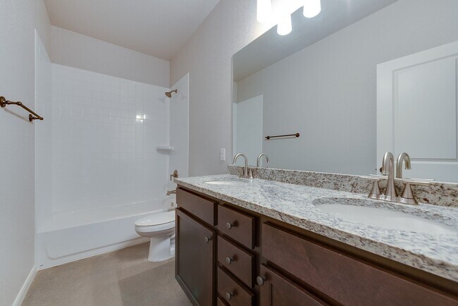 Building Photo - * MOVE IN SUMMER 7/14/2026 * 5 Bed 3 Bath **FREE RENT 1st FULL MONTH** Lubbock 1 Block From TCU N...