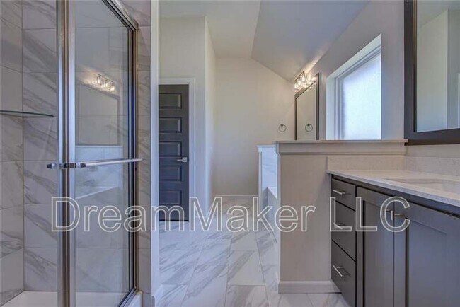 Building Photo - 207 Hope Ave