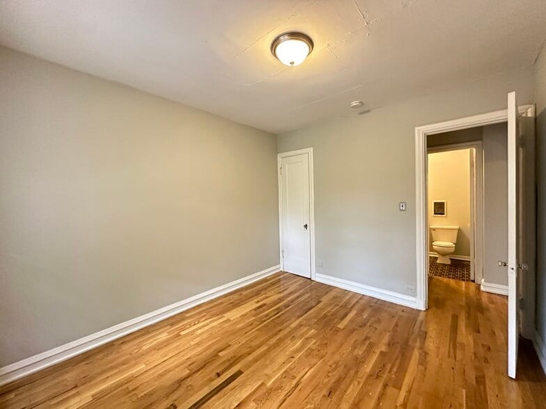 Building Photo - 840 W Wolfram St