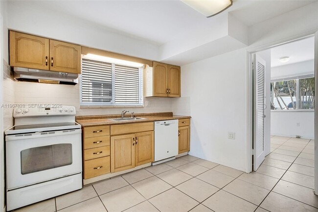 Building Photo - 9372 Abbott Ave