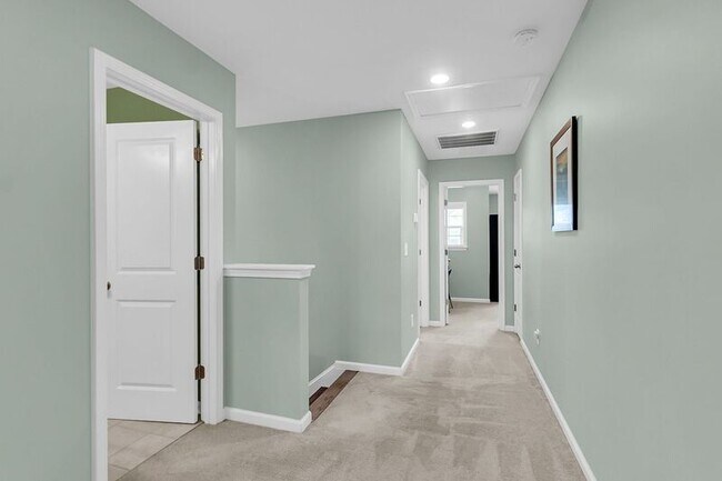 Building Photo - 534 Alderly Dr