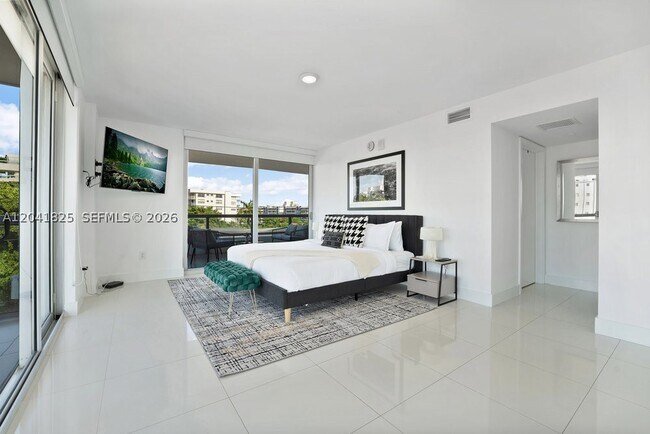 Building Photo - 9261 E Bay Harbor Dr