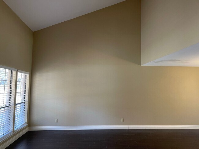 Building Photo - 13731 Oak Pebble