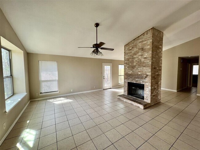 Building Photo - 1101 Forest Oaks Path