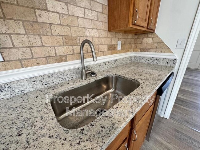 Building Photo - 6428 Luna Dr