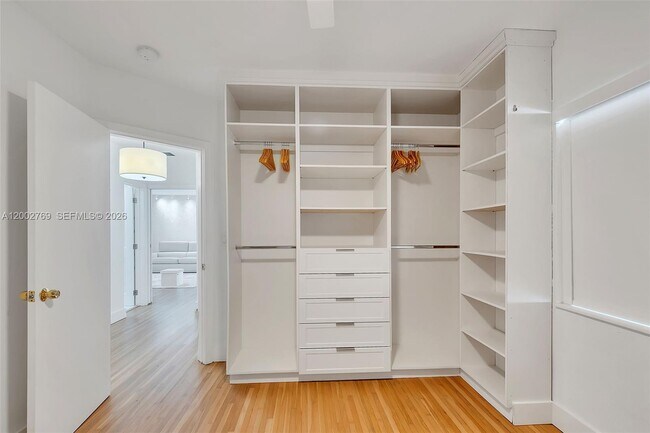 Building Photo - 301 SW 30th Ct