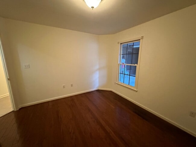 Building Photo - One Level Townhome in Forest