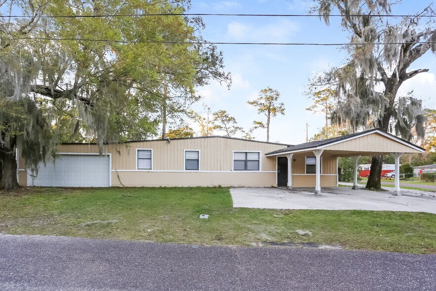 Primary Photo - 2611 Lowes Pl