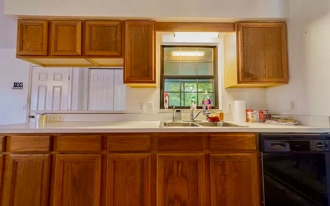 Building Photo - 236 SW Stanley Ct