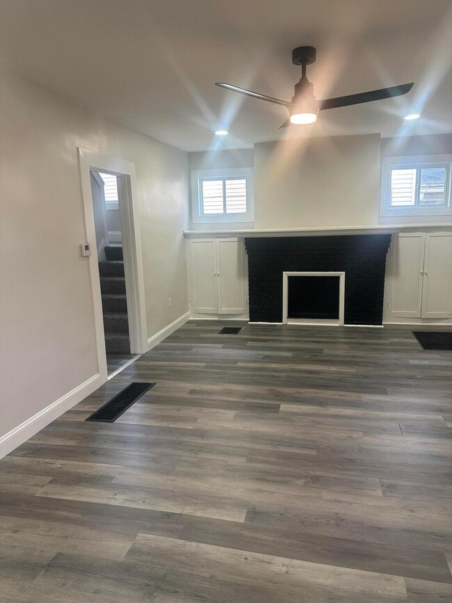 Building Photo - 1277 E 18th Ave