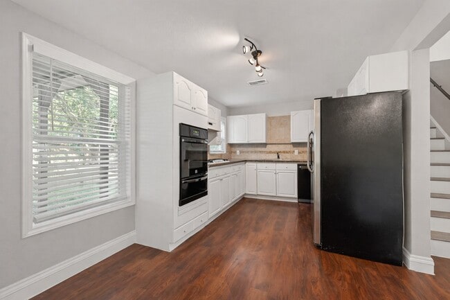 Building Photo - 3823 Florinda St