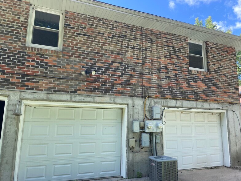 Building Photo - 2118 Louis Cir