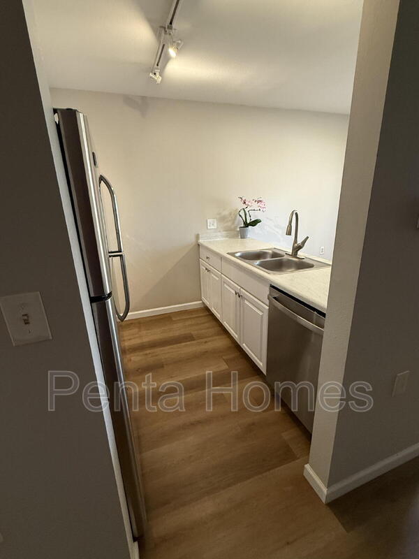 Building Photo - 512 E Monroe Dr