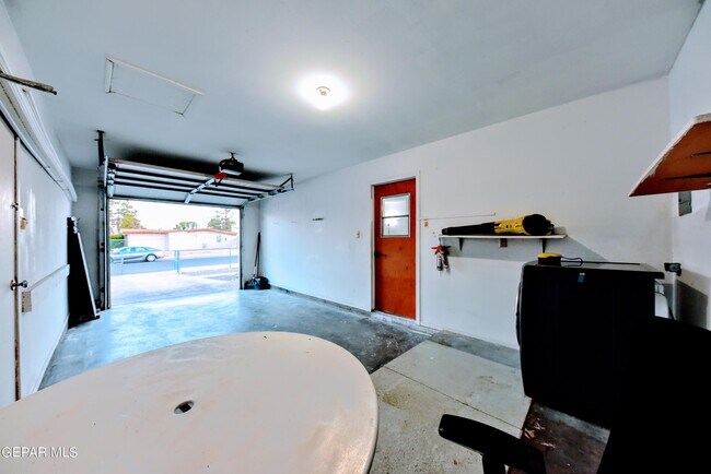 Building Photo - 4909 Winthrop Dr