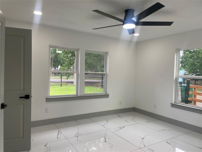 Building Photo - 7005 Kopman Dr