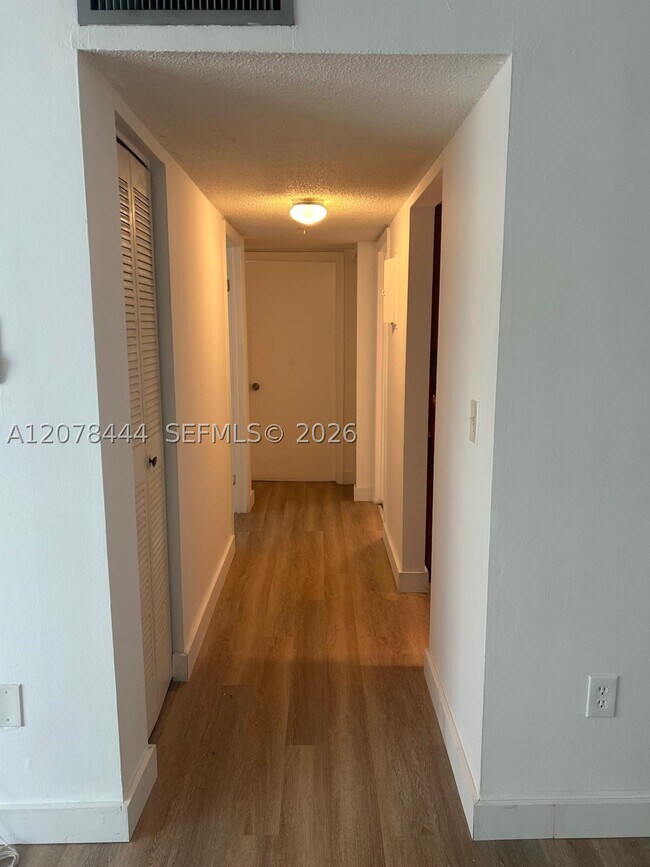 Building Photo - 1673 Bay 405 Bay