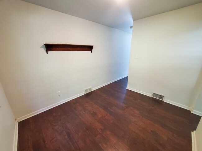 Building Photo - 834 Oranmore St