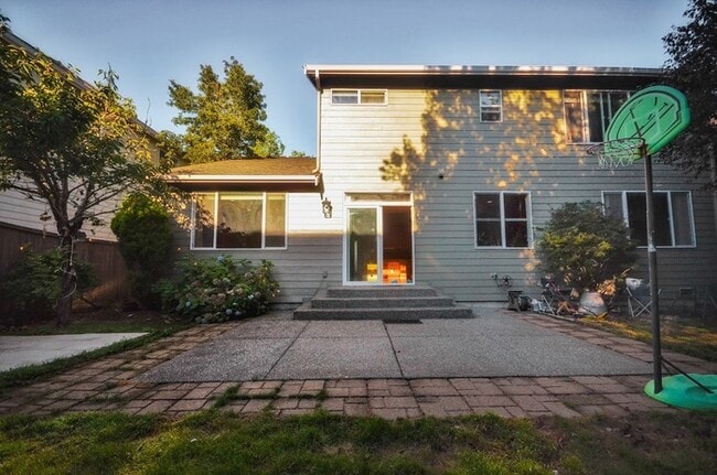 Building Photo - Elegant 4BR Murray Franklin Home in Fernwood Hills | EV Charger | Northshore Schools