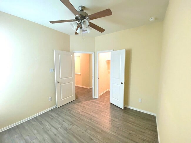 Building Photo - 29880 Dovetail Blf Ln