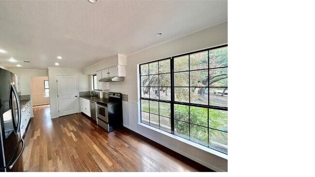 Building Photo - 1045 Hidden Hills Dr