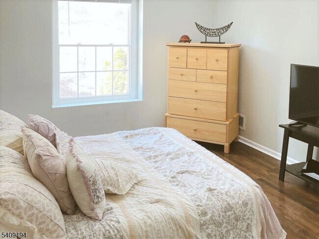 Building Photo - 11 Magnolia Ln