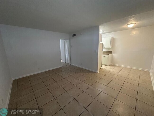 Building Photo - 460 Sunshine Dr
