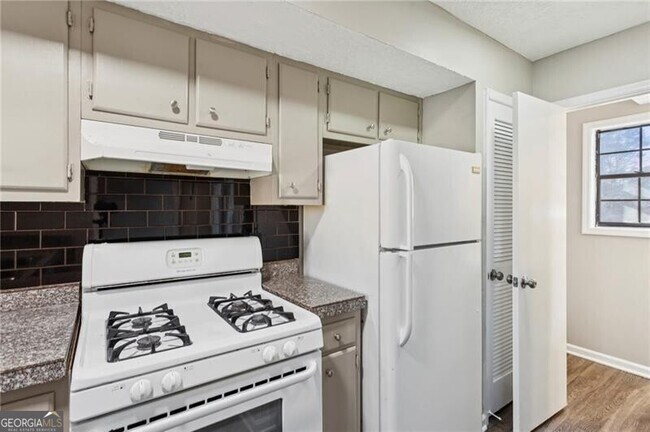 Building Photo - 752 Barnes Mill Trace NE